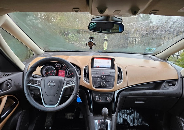 Opel Zafira cena 52000 przebieg: 226000, rok produkcji 2016 z Piława Górna małe 92